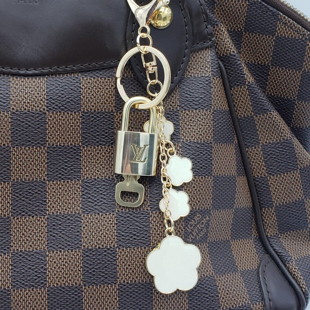 Louis Vuitton Gold Lock & Key 🔑 Authentic LV Unbranded Flower Keychain Charm - Picture 13 of 16